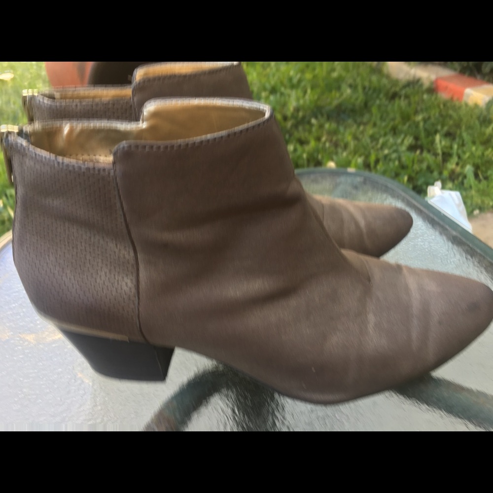 Jennifer Lopez short boots